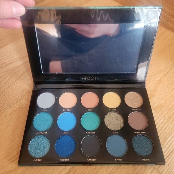 NWT Hipdot Pressed Eyeshadow Palette - Picture 2 of 4